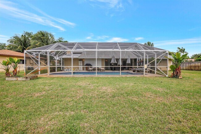 Building Photo - 5320 SW 21st Ct