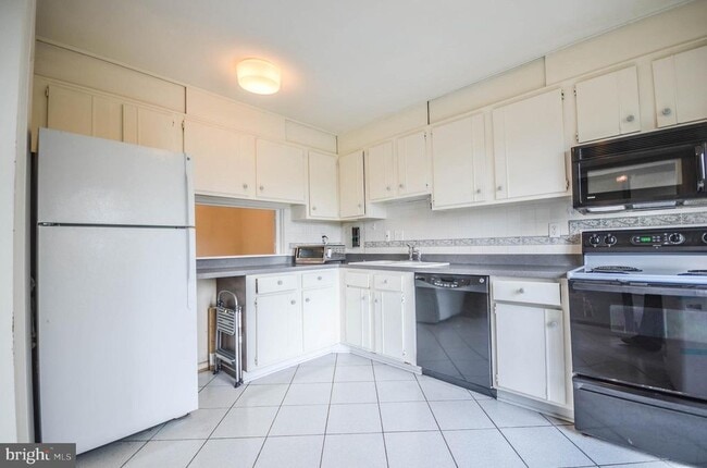 Building Photo - 122 Roberts Ln