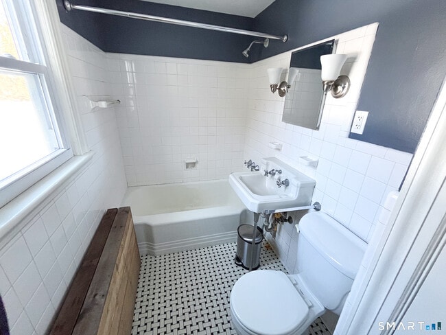 Building Photo - 51 Roaring Brook Rd