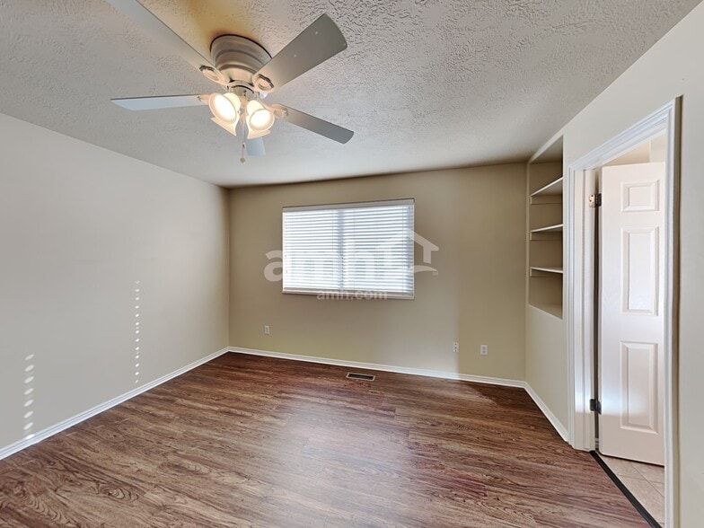 Building Photo - 816 Crimson Ln