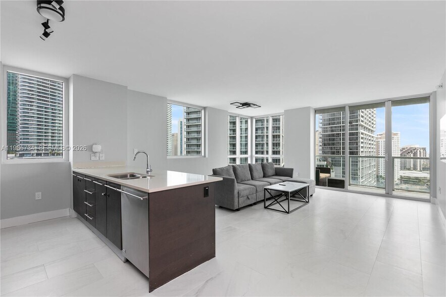 Building Photo - 500 Brickell Ave