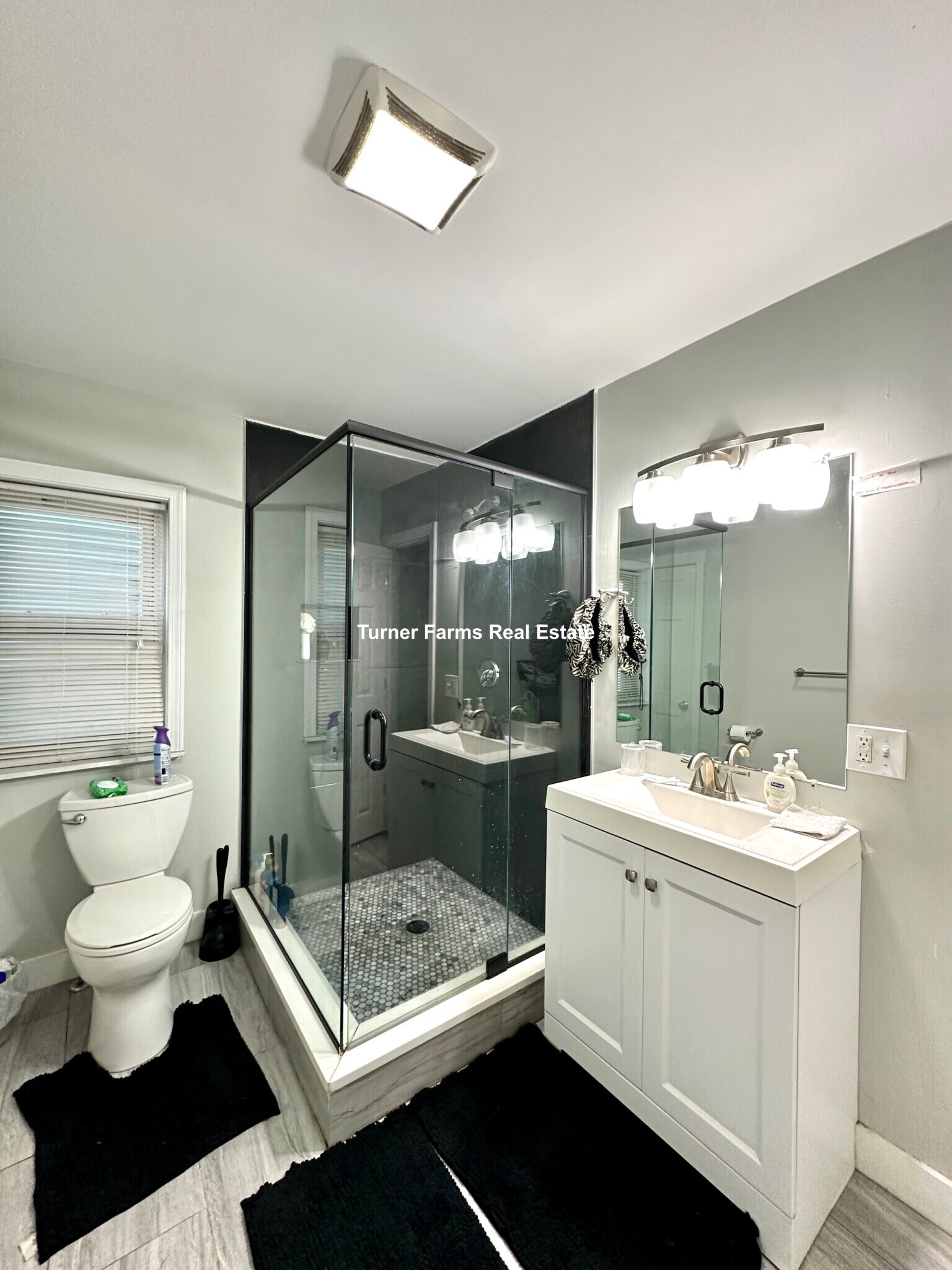 Building Photo - 94 E Cottage St