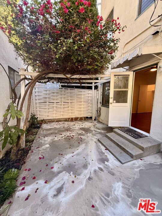 Building Photo - 2166 Beachwood Terrace