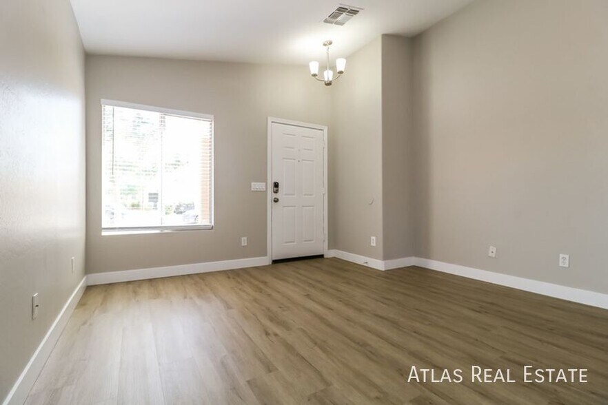 Building Photo - 12038 W Corrine Dr