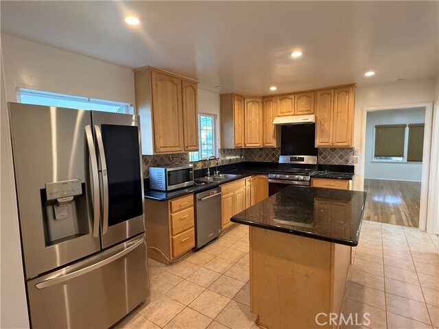 Building Photo - 10731 Freer Ave