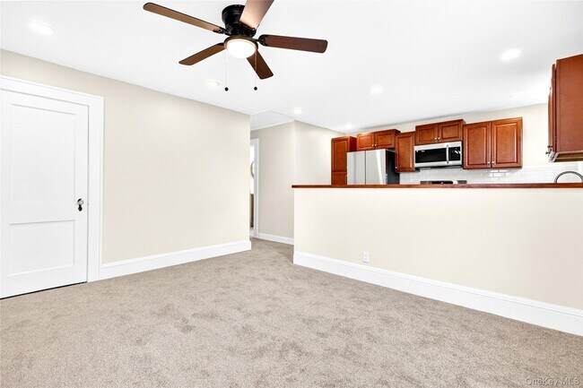 Building Photo - 98 S Main St