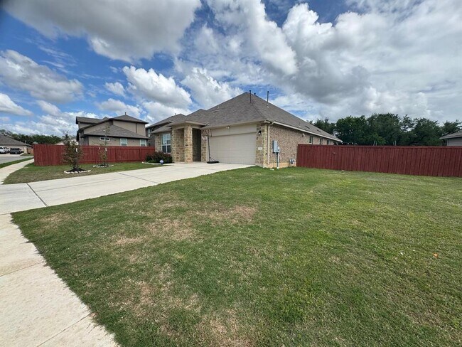 Building Photo - 113 Queen Anne Dr