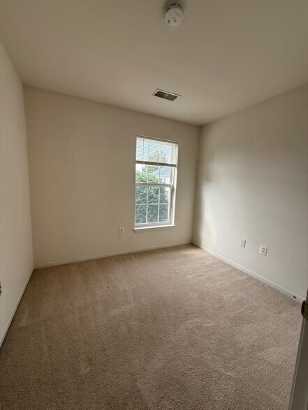 Building Photo - 5939 Kirkcaldy Ln