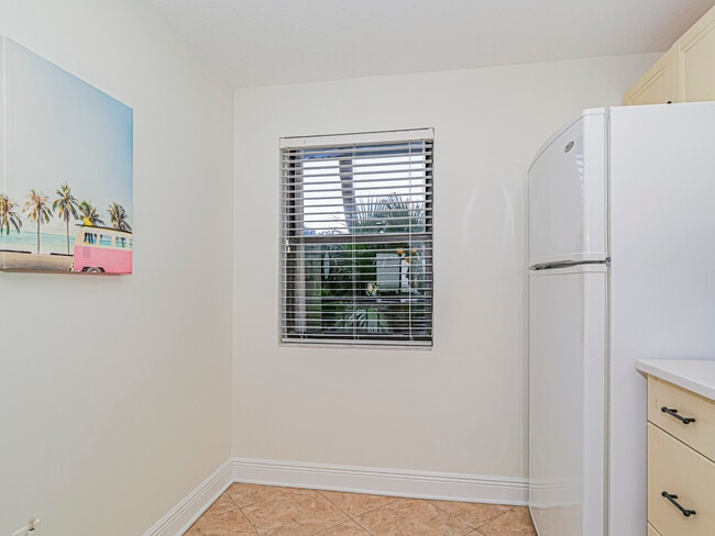 Building Photo - 4200 N Hwy A1A