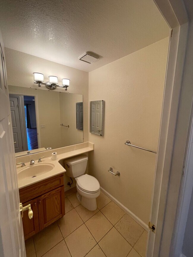 Building Photo - 5 Bed 3 Bath Home In Danville (Anderson Ranch)