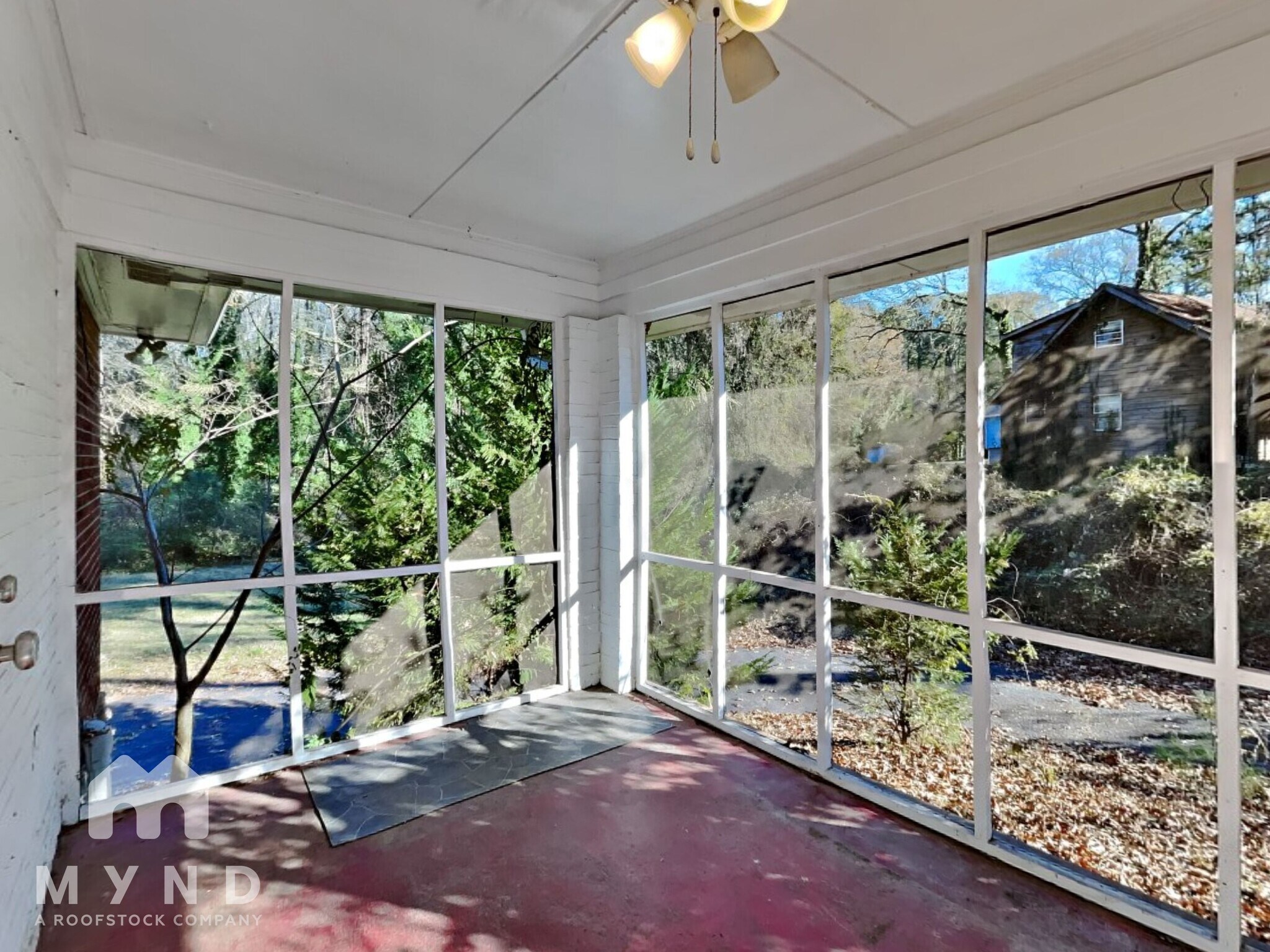 Building Photo - 990 Lynhurst Dr SW