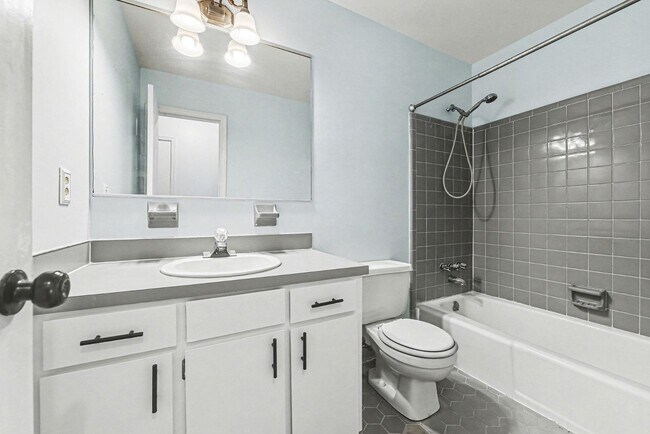 Building Photo - 108 Laurels Curve