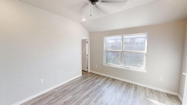 Building Photo - 130 Wind Ridge Dr