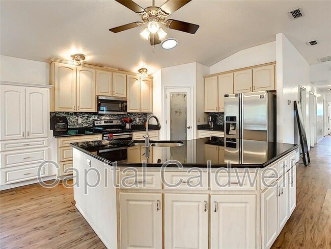 Building Photo - 4838 Grandview Ave