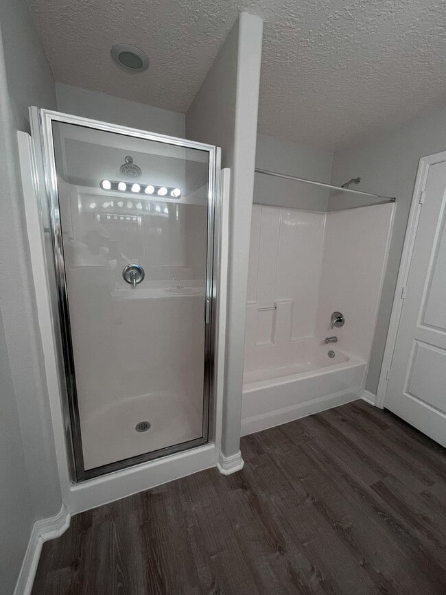 Building Photo - Beautiful Townhouse