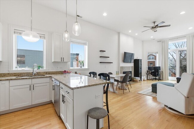 Building Photo - 2038 W Iowa St