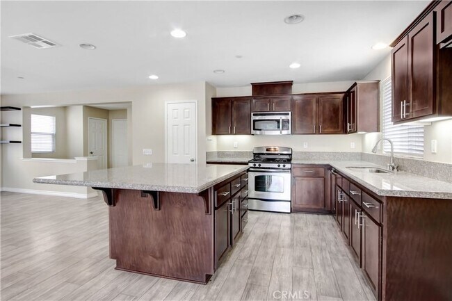 Building Photo - 1335 Comfrey Leaf Dr