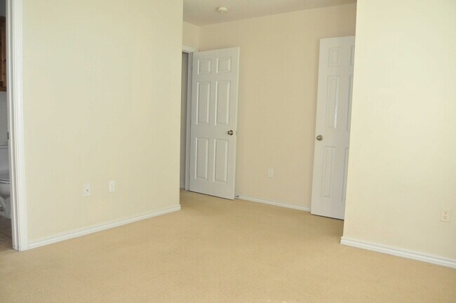 Building Photo - 2300 Cornell Dr