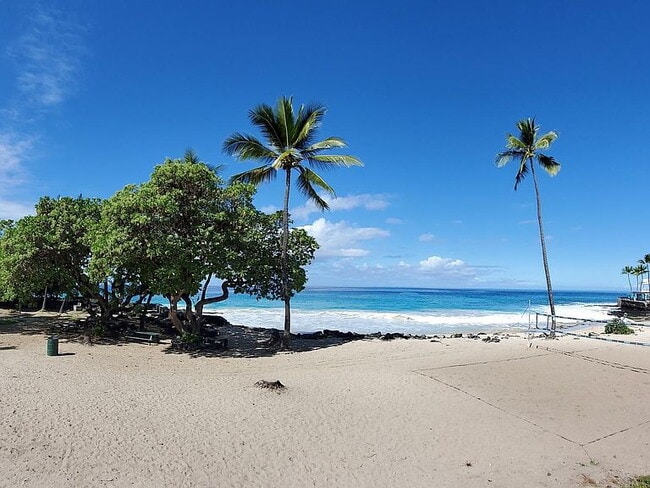 Building Photo - "Experience Island Living: Spacious 2-Bed, 2-Bath Retreat on Alii Drive!"