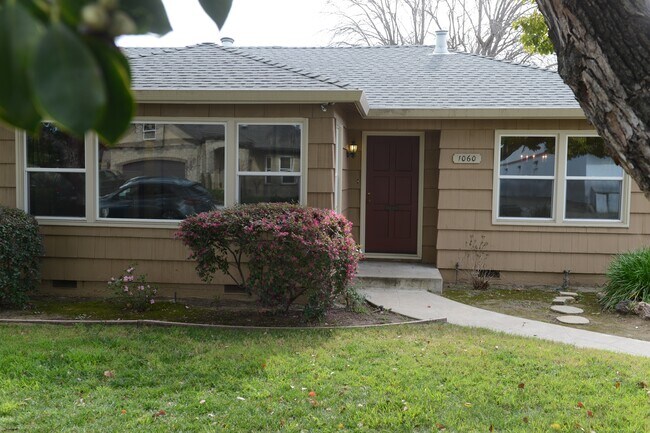 Building Photo - 1060 Ridgeley Dr