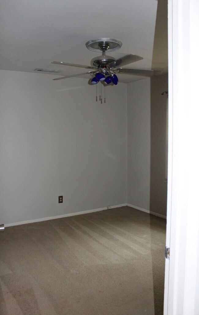 Building Photo - Spacious Home in High Point Terrace, on the Greenline