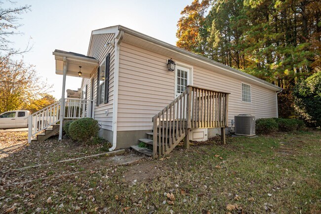 Building Photo - Comfortable 3 Bedroom / 2 Bath One - Level Home in Tuscaloosa-Lakewood Neighborhood!