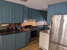 Building Photo - 39 Farmland Rd