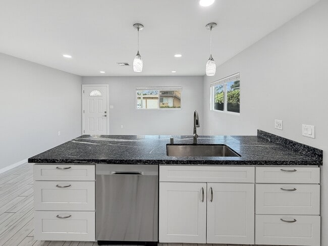 Building Photo - 6123 Horton Dr