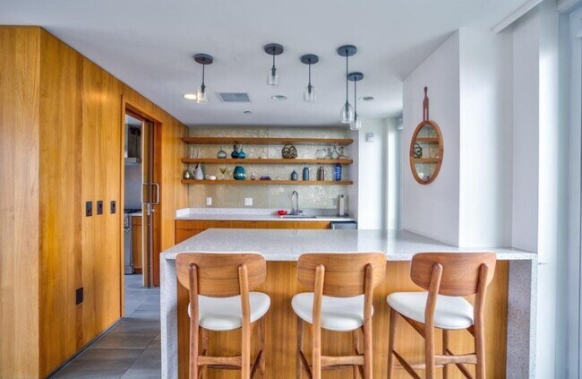 Building Photo - 1705-1725 Ocean Ave