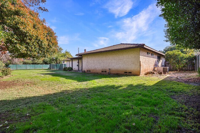 Building Photo - 1096 Corino Real Ct
