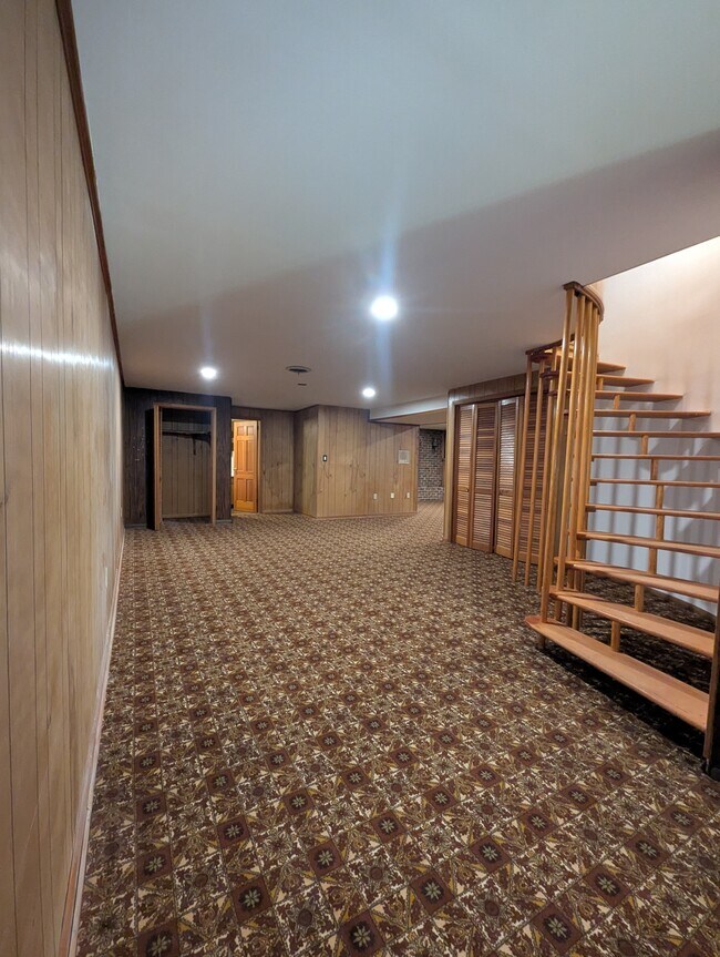 Building Photo - 201 Highland Cir