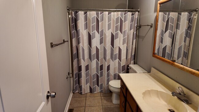 Building Photo - Spacious 2-Bed Townhome with Finished Basement, Pond View & Attached Garage in Fairfield