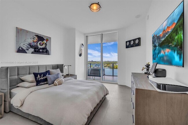 Building Photo - 17111 Biscayne Blvd