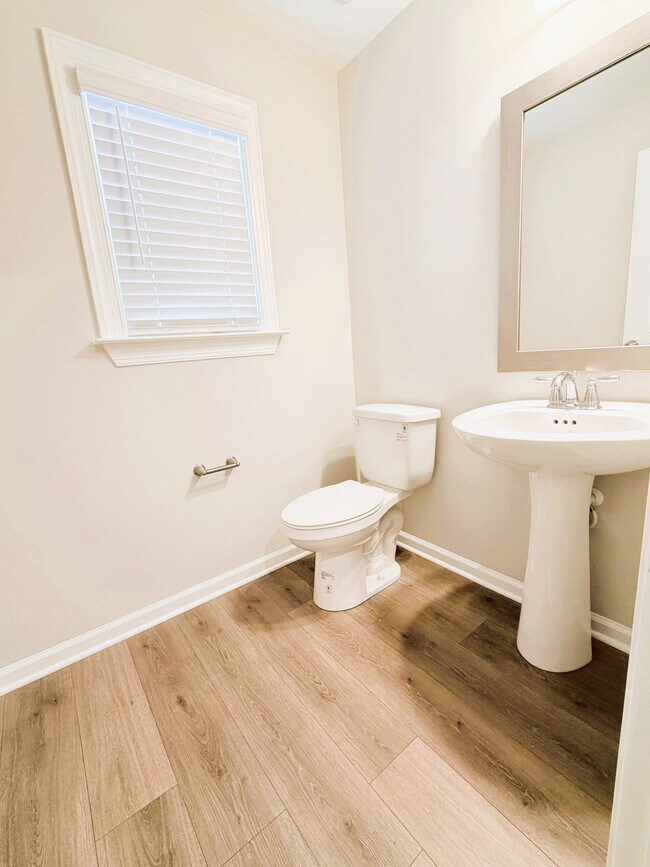 Building Photo - 939 Haybeck Ln