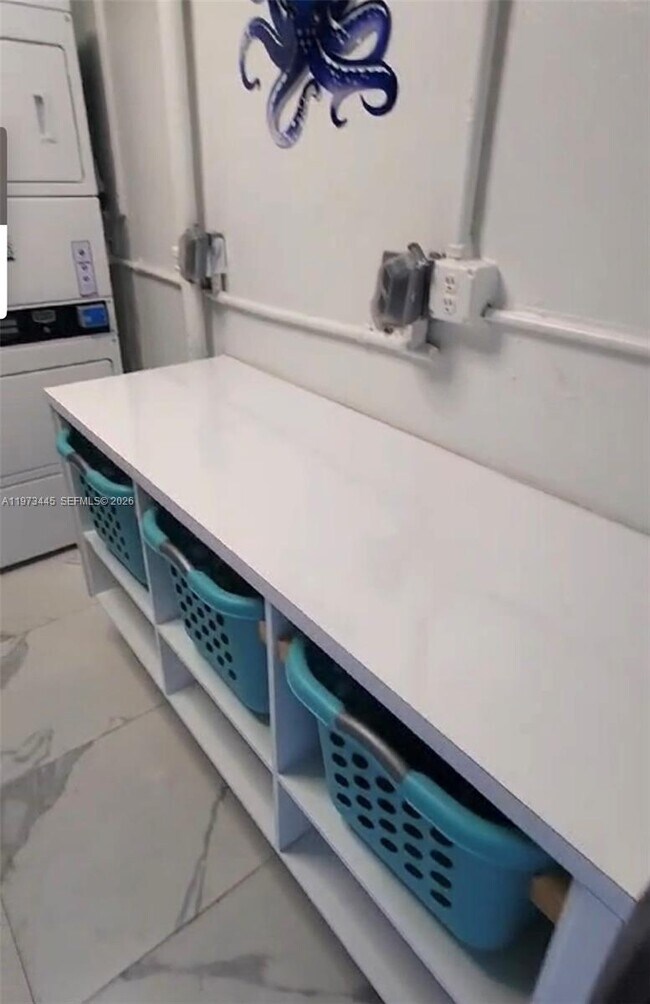 Building Photo - 2101 Normandy Dr