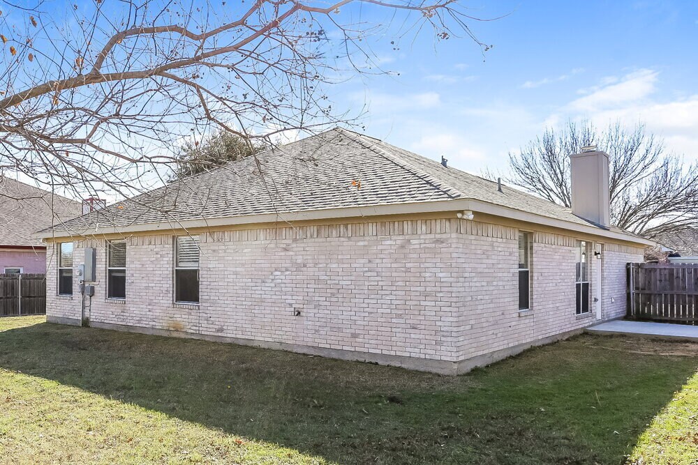 Building Photo - 217 Hollywood Dr