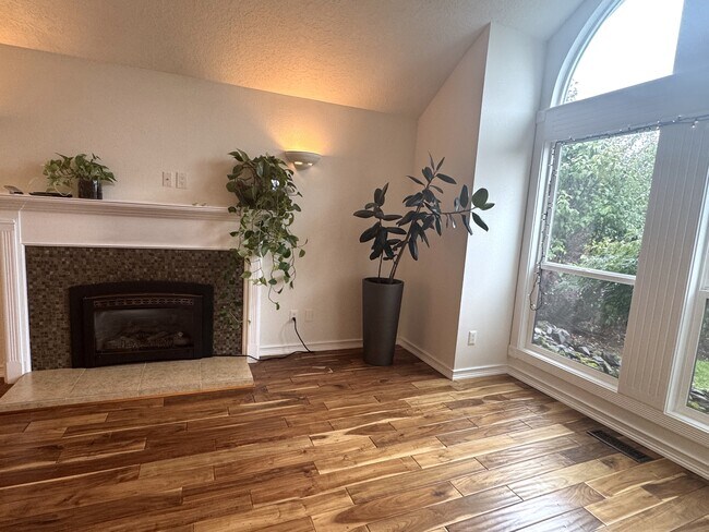 Building Photo - 17927 Ridge Lake Dr