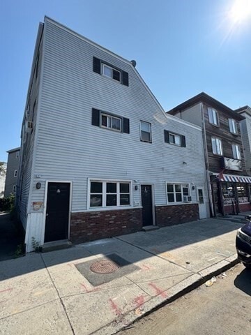 Building Photo - 108 S Common St