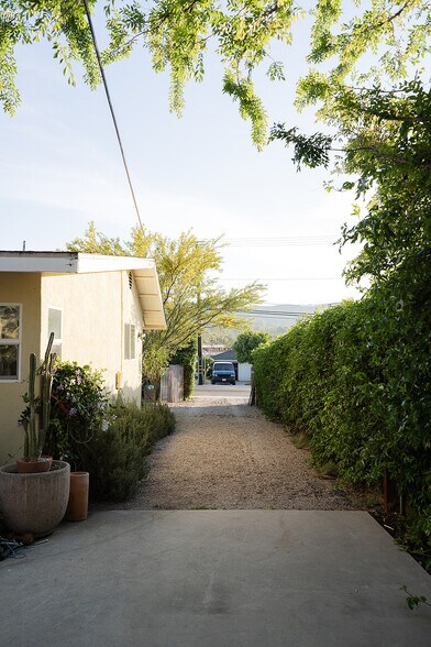 Building Photo - 2841 Los Feliz Dr