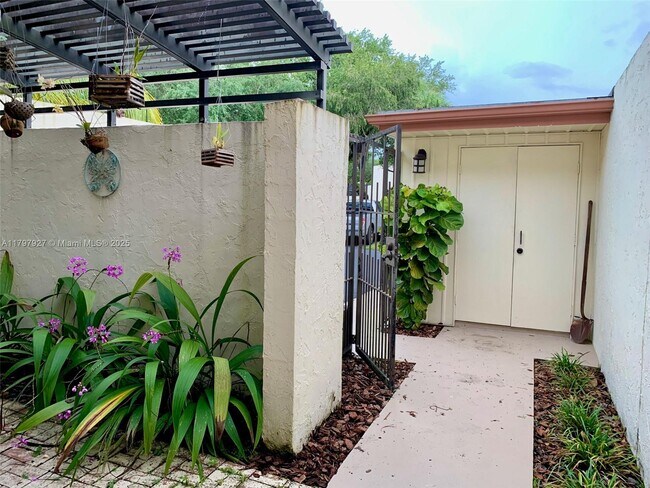 Building Photo - 7655 SW 106th Ave