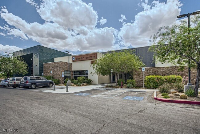 Building Photo - 591 Fox Chase St