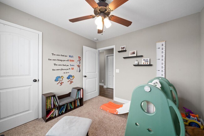 Building Photo - 1831 Camelot Dr