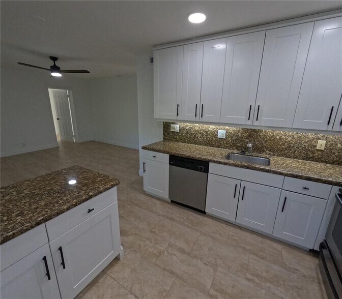 Building Photo - 1423 Holly Heights Dr