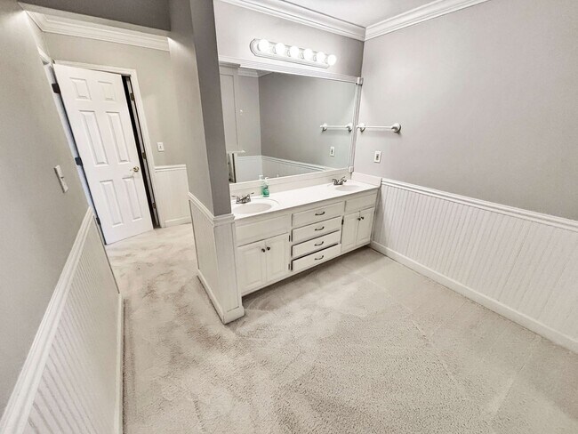 Building Photo - Charming 3 BR/2BA Townhome in Marietta!