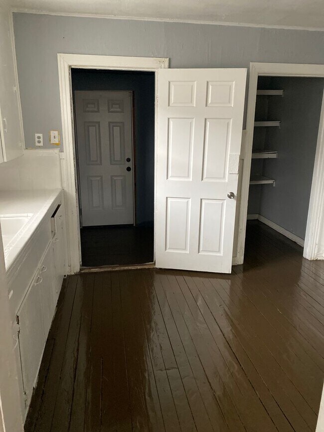 Building Photo - 2714 Dupont St