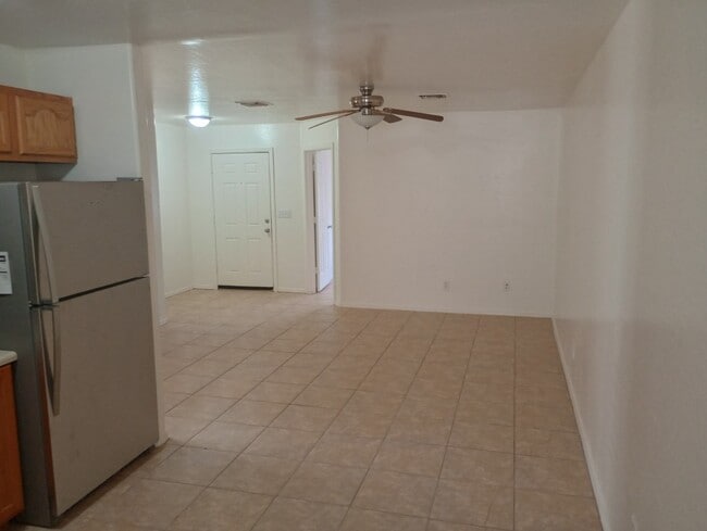 Building Photo - N Montezuma Dr