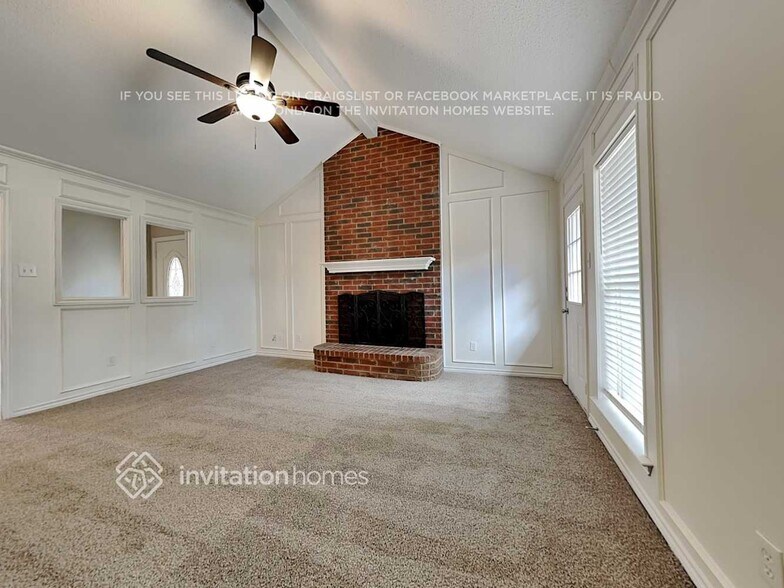 Building Photo - 804 E Aimee St