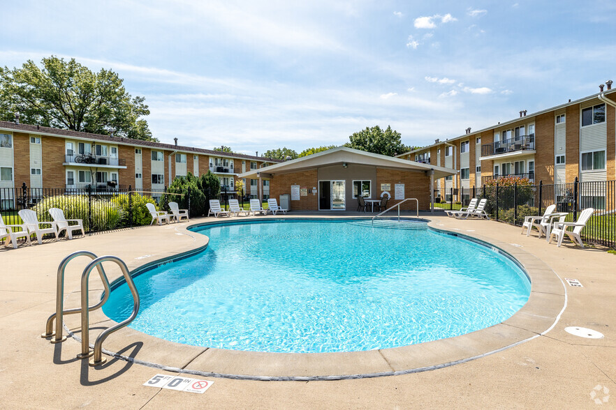 Primary Photo - Scotsdale Apts