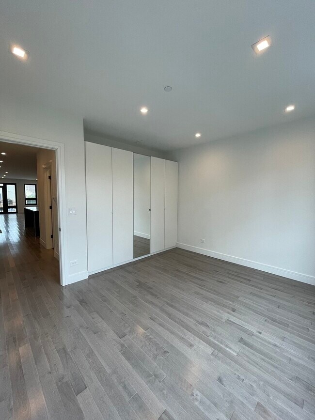 Building Photo - 719 N Elizabeth St