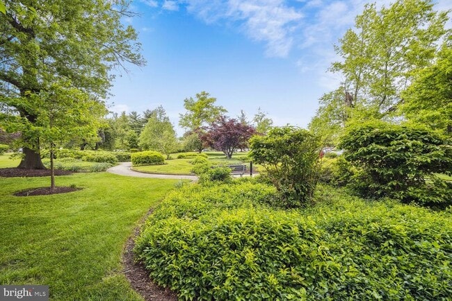 Building Photo - 6631 Wakefield Dr